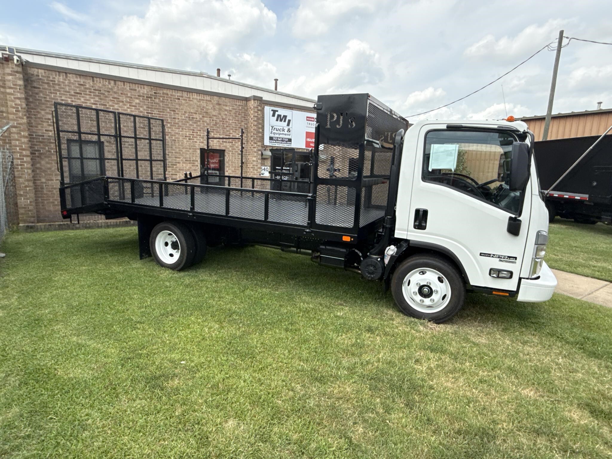 2026 Isuzu NPR HD