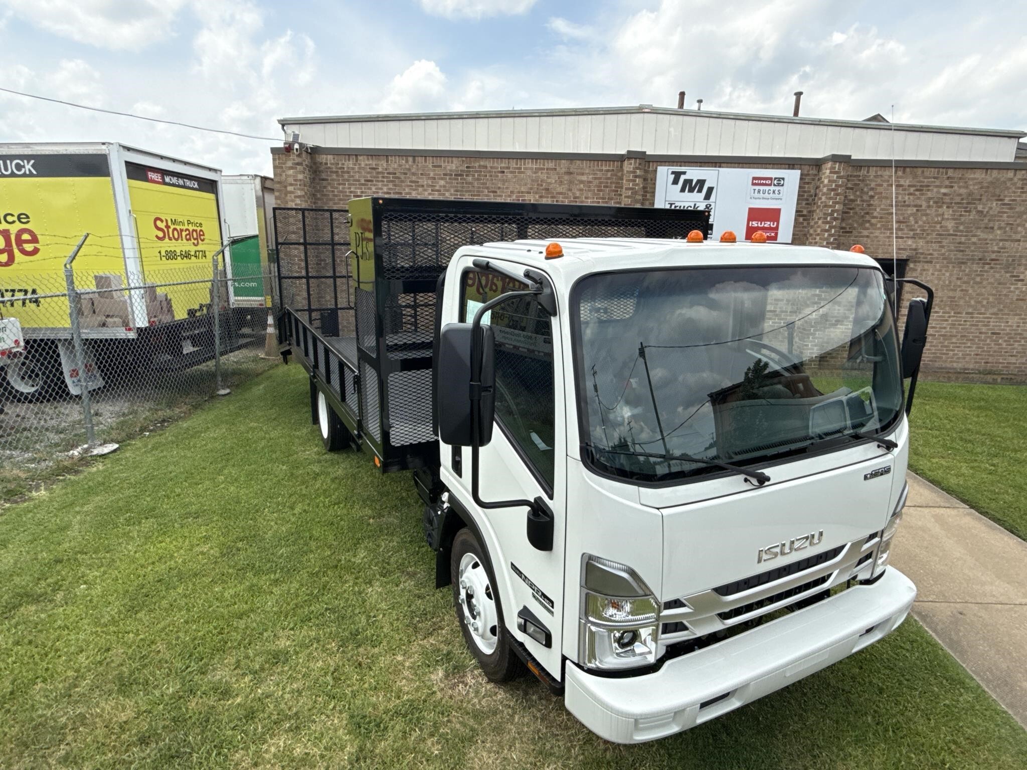 2026 Isuzu NPR HD
