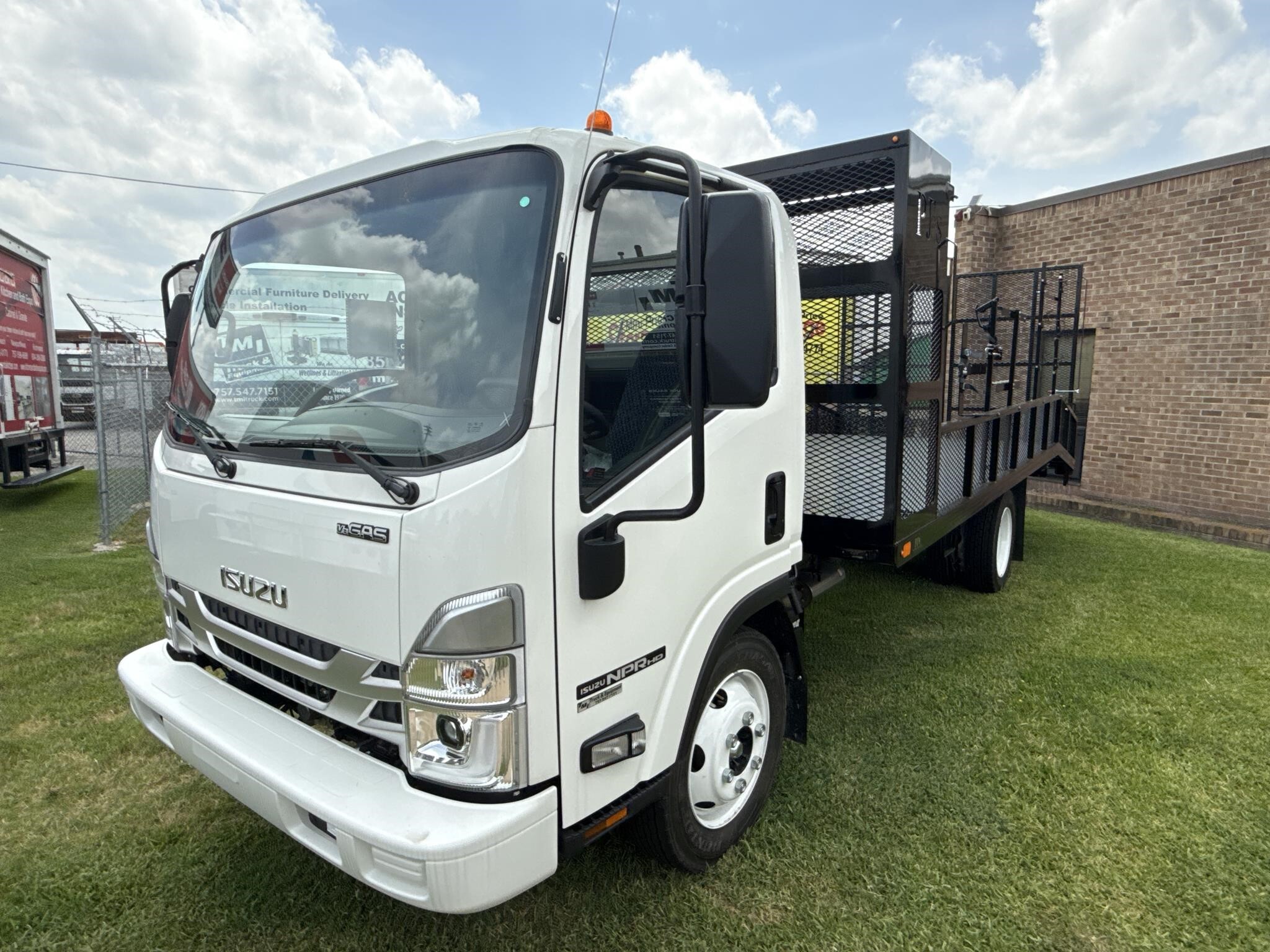 2026 Isuzu NPR HD