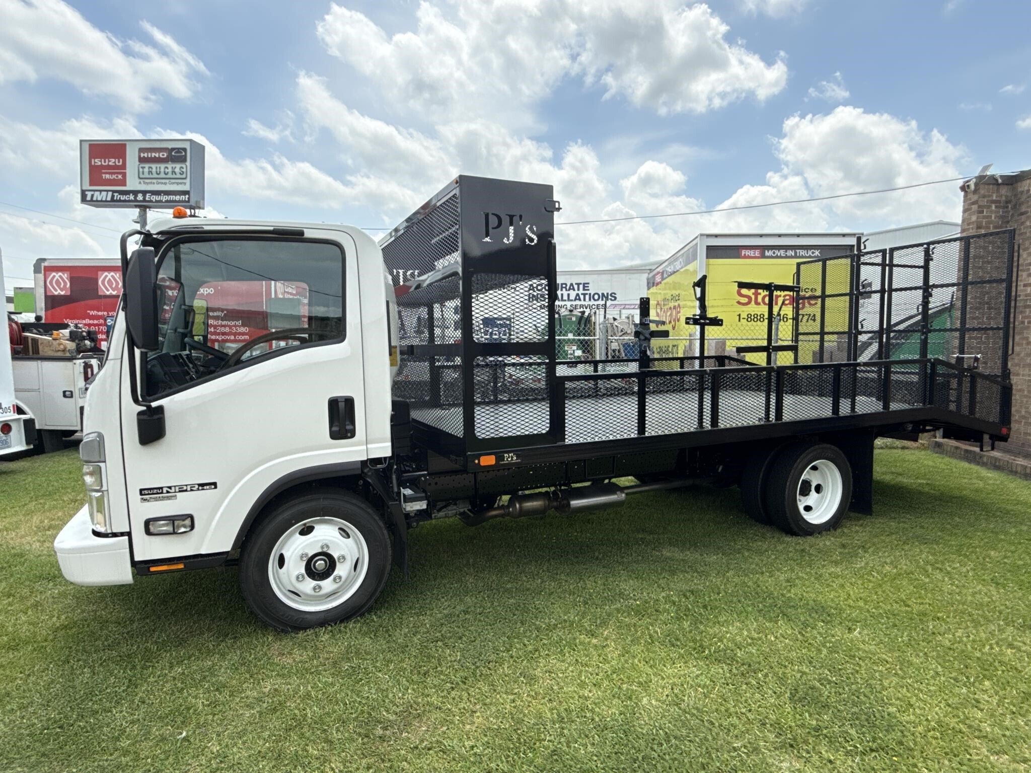 2026 Isuzu NPR HD