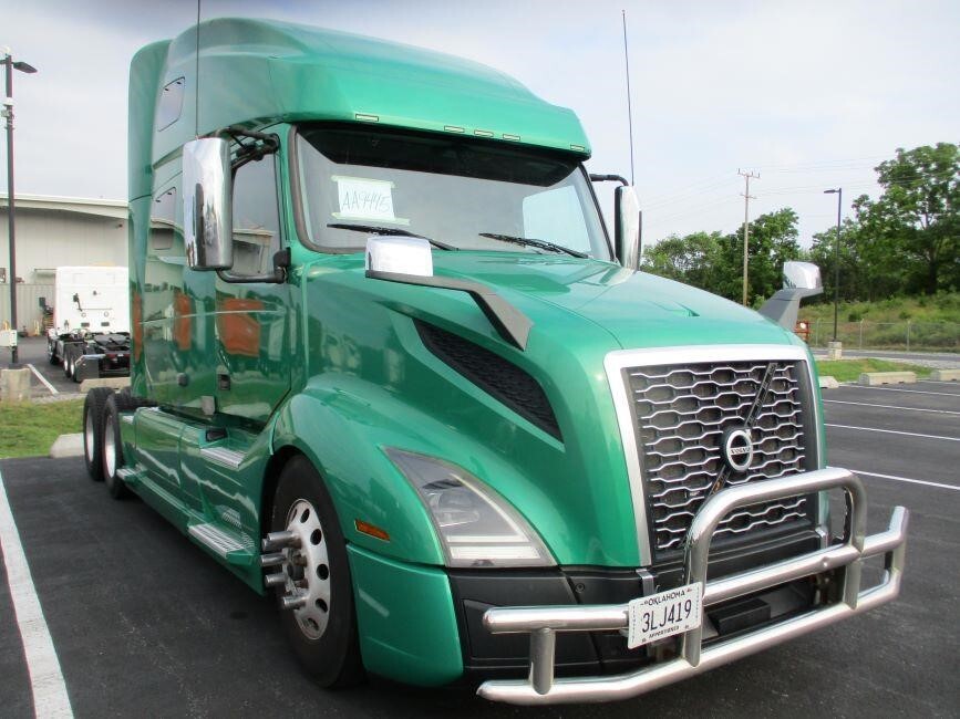 2020 Volvo VNL64T760