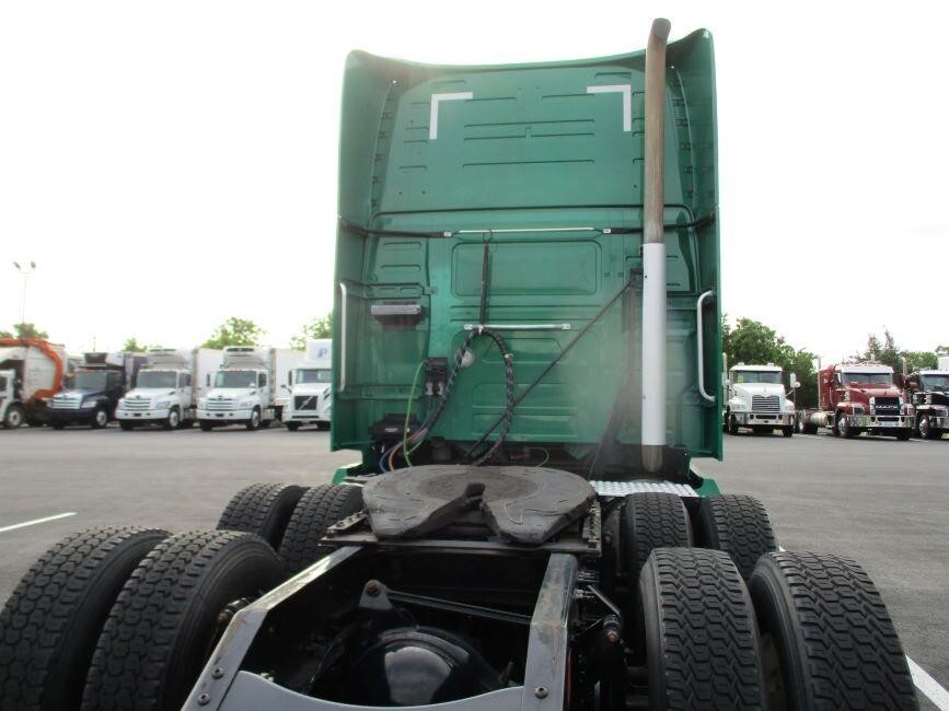 2020 Volvo VNL64T760