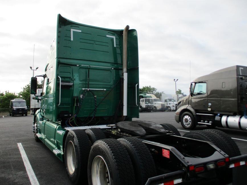2020 Volvo VNL64T760