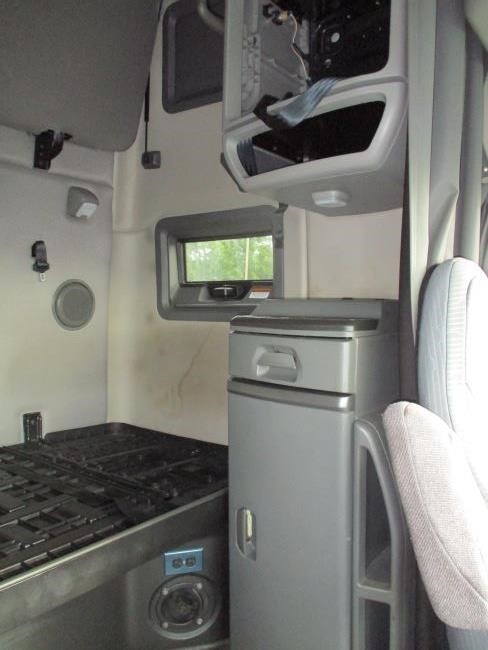 2020 Volvo VNL64T760
