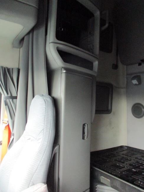 2020 Volvo VNL64T760
