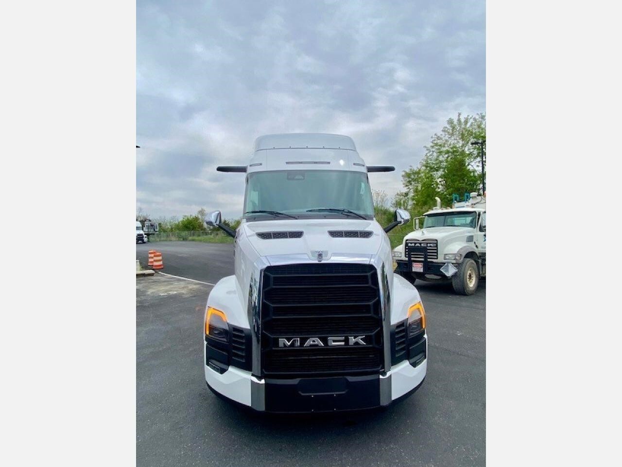 2027 Mack PIONEER