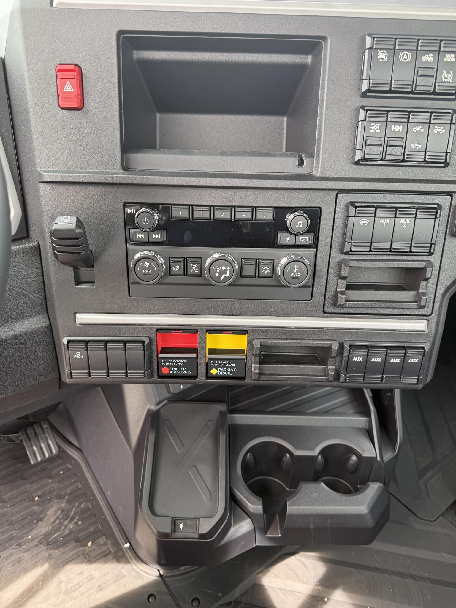 2027 Mack ANTHEM 64T