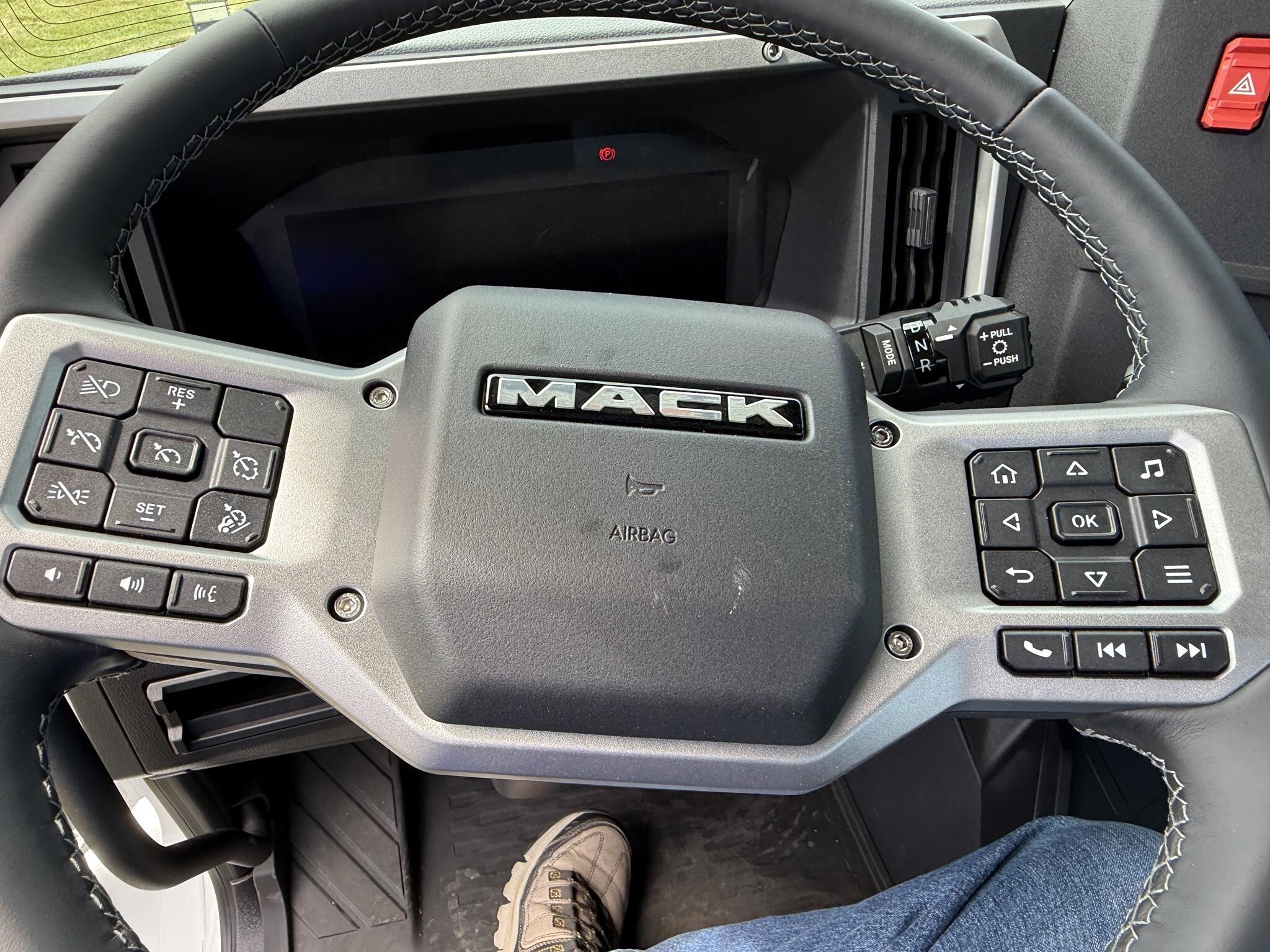 2027 Mack ANTHEM 64T