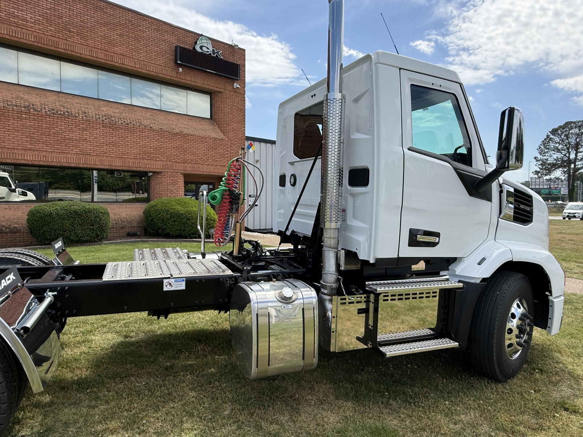 2027 Mack ANTHEM 64T