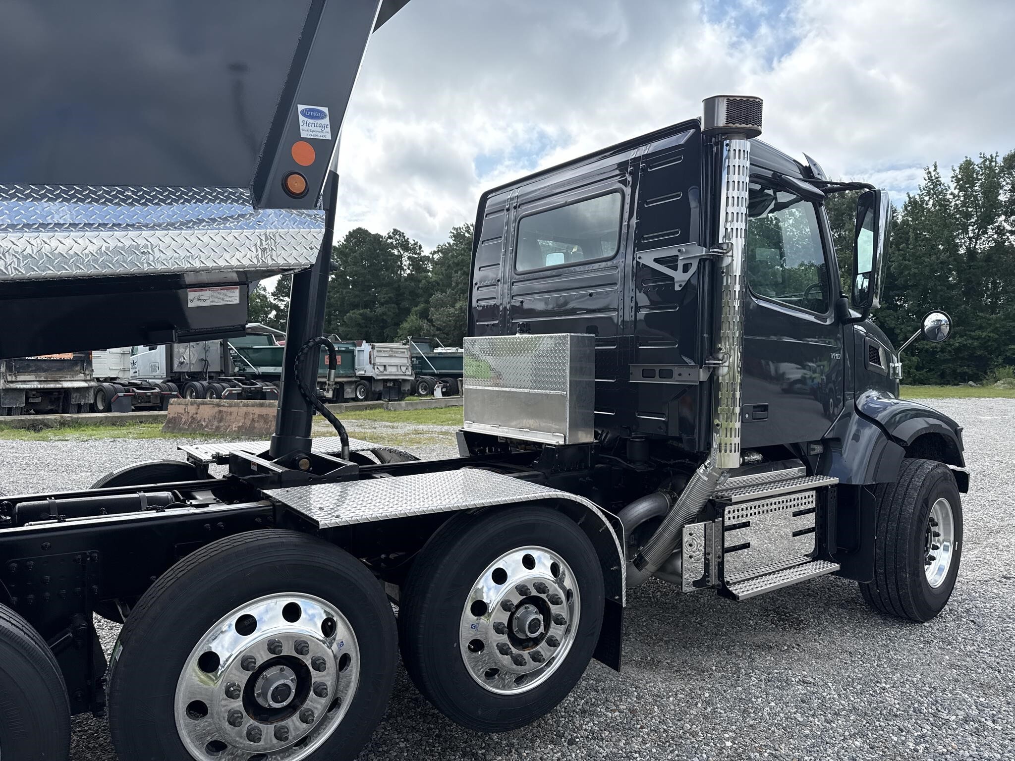 2027 Volvo VHD104F300