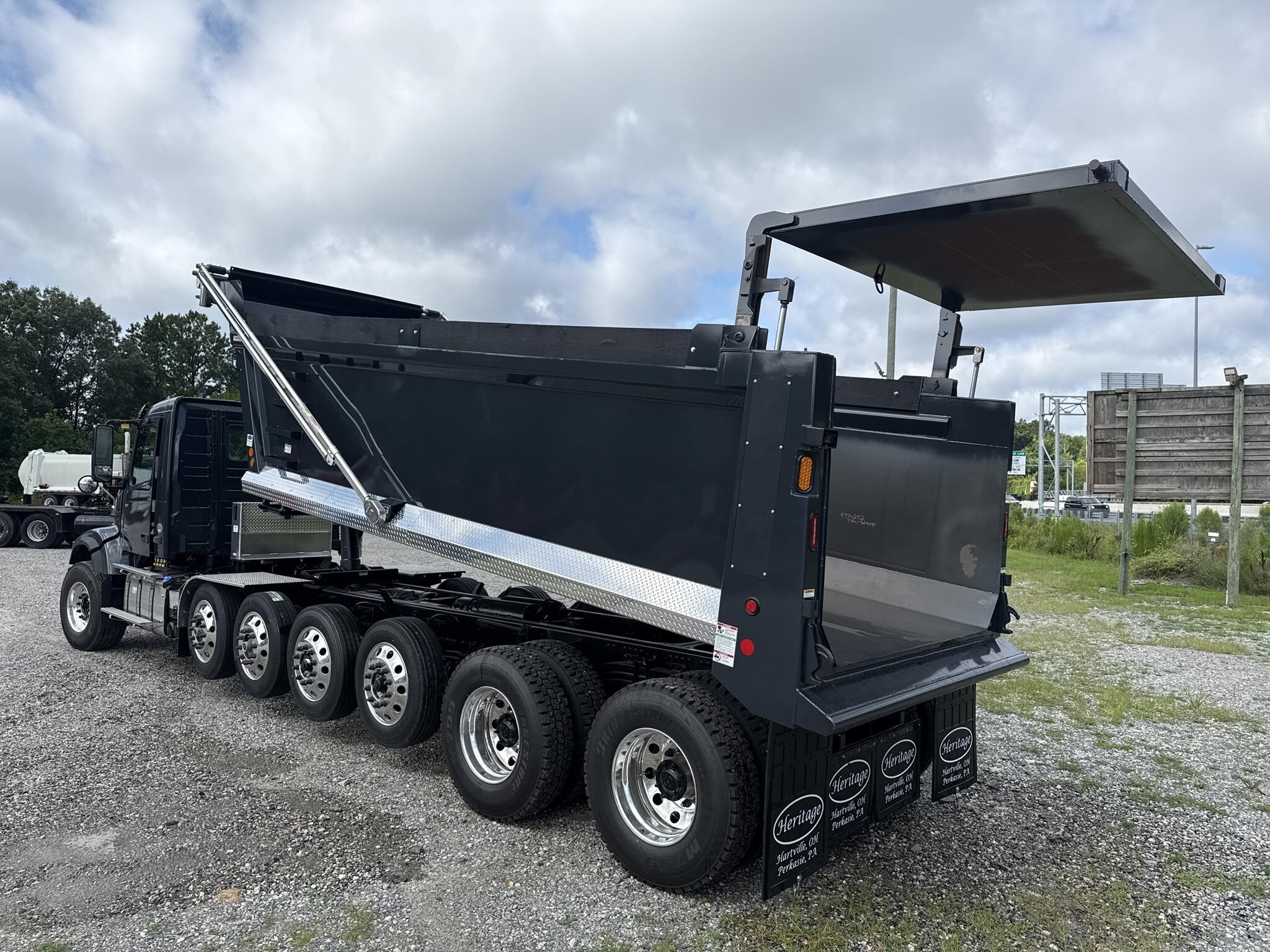 2027 Volvo VHD104F300
