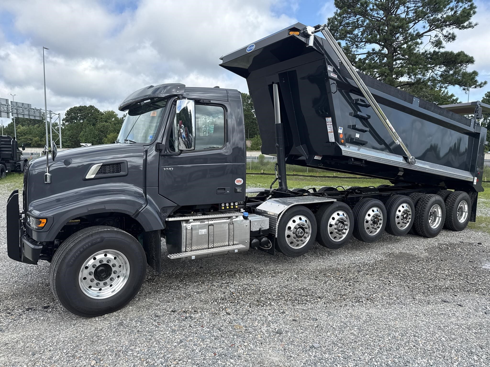 2027 Volvo VHD104F300