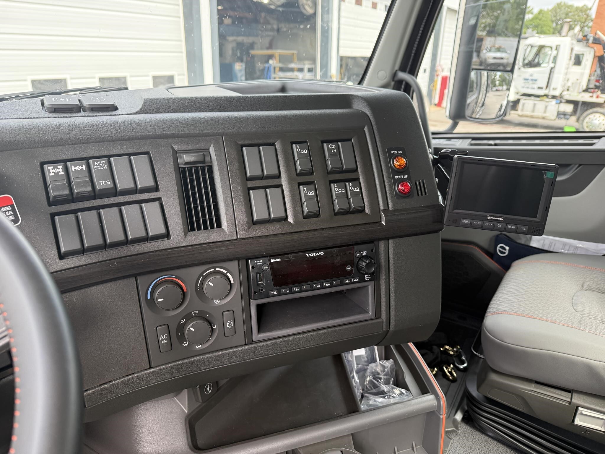 2027 Volvo VHD104F300
