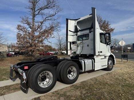 2026 Volvo VNR64T300