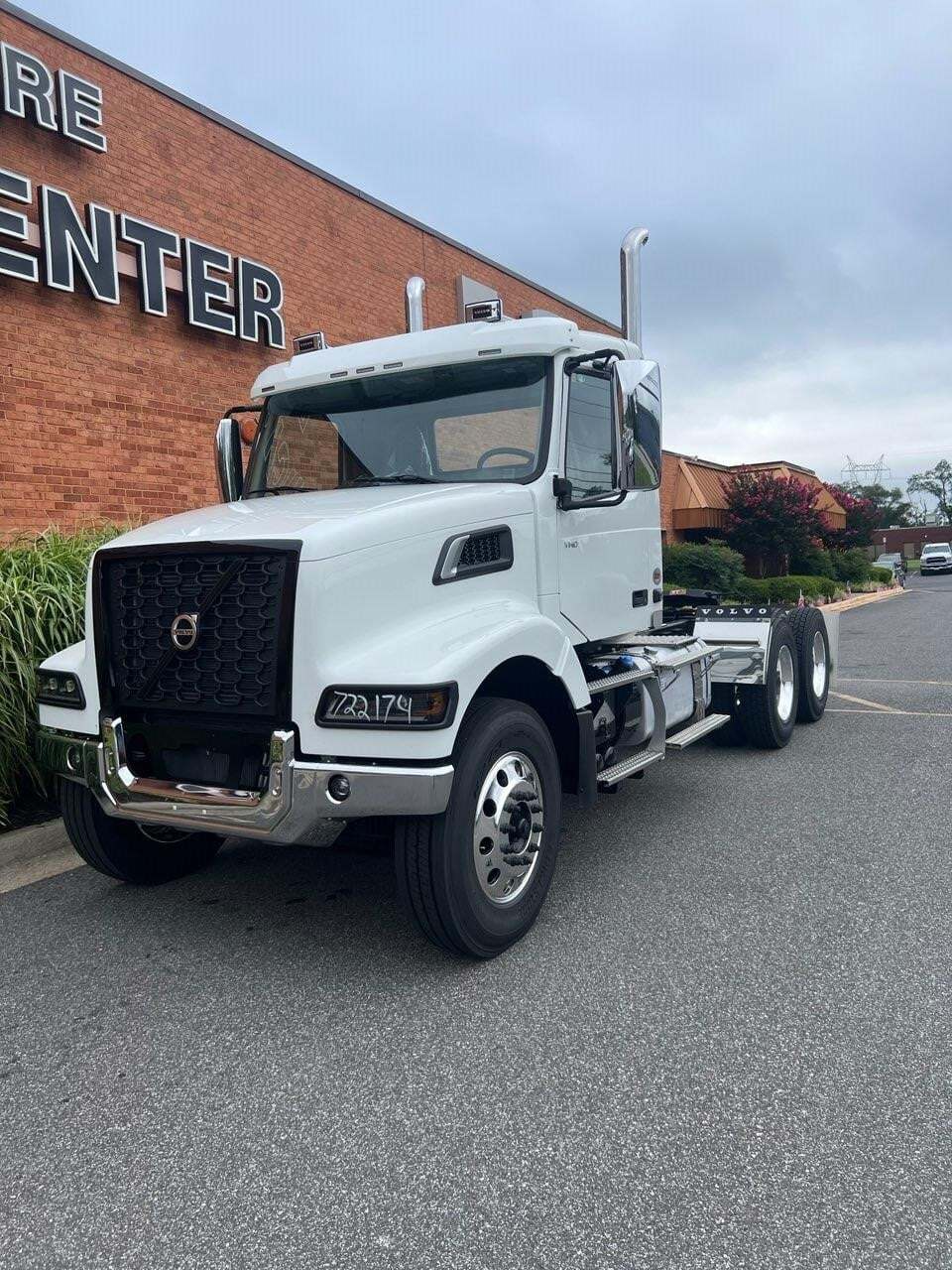 2027 Volvo VHD64FT300