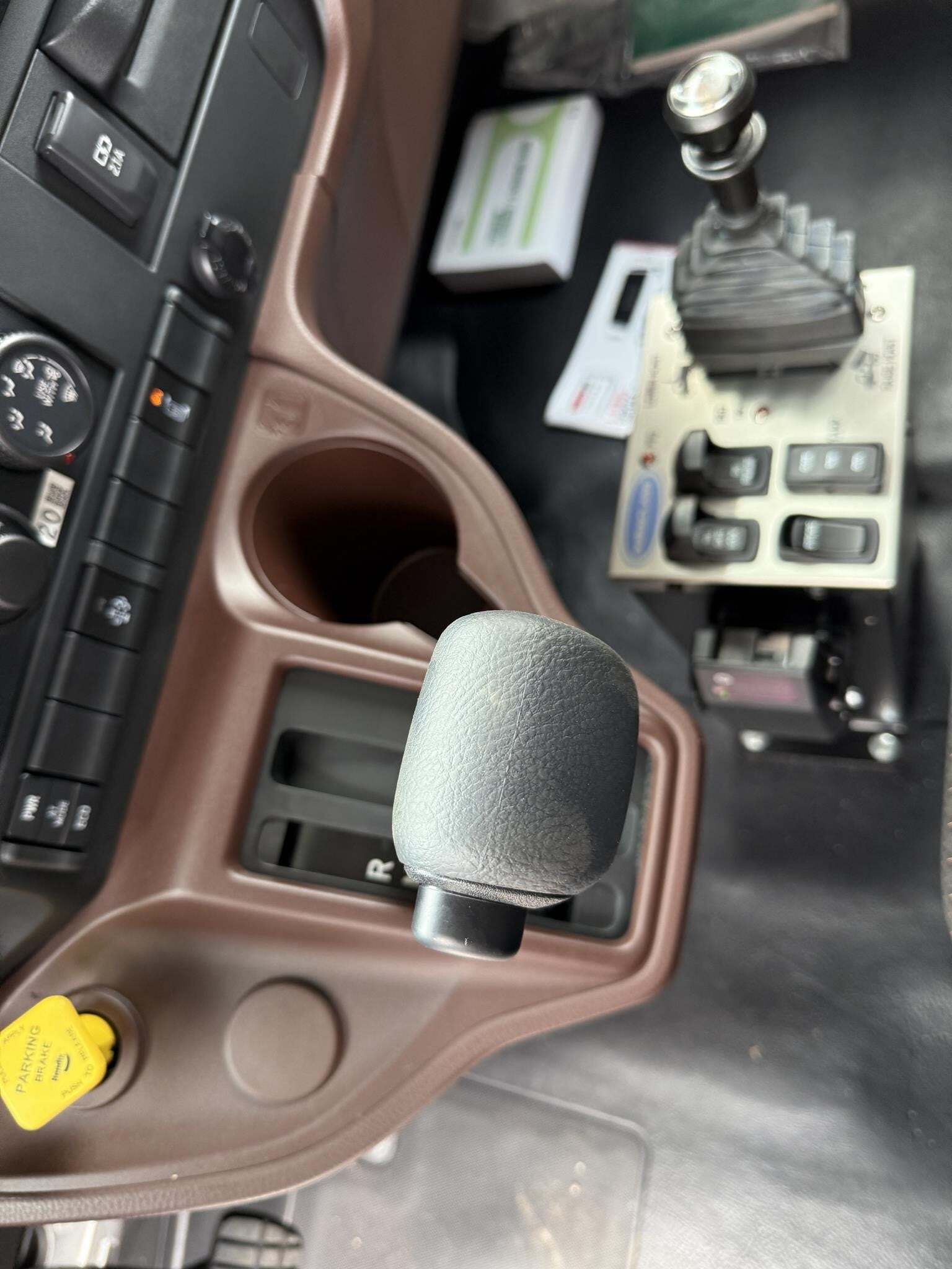 2027 Hino L6