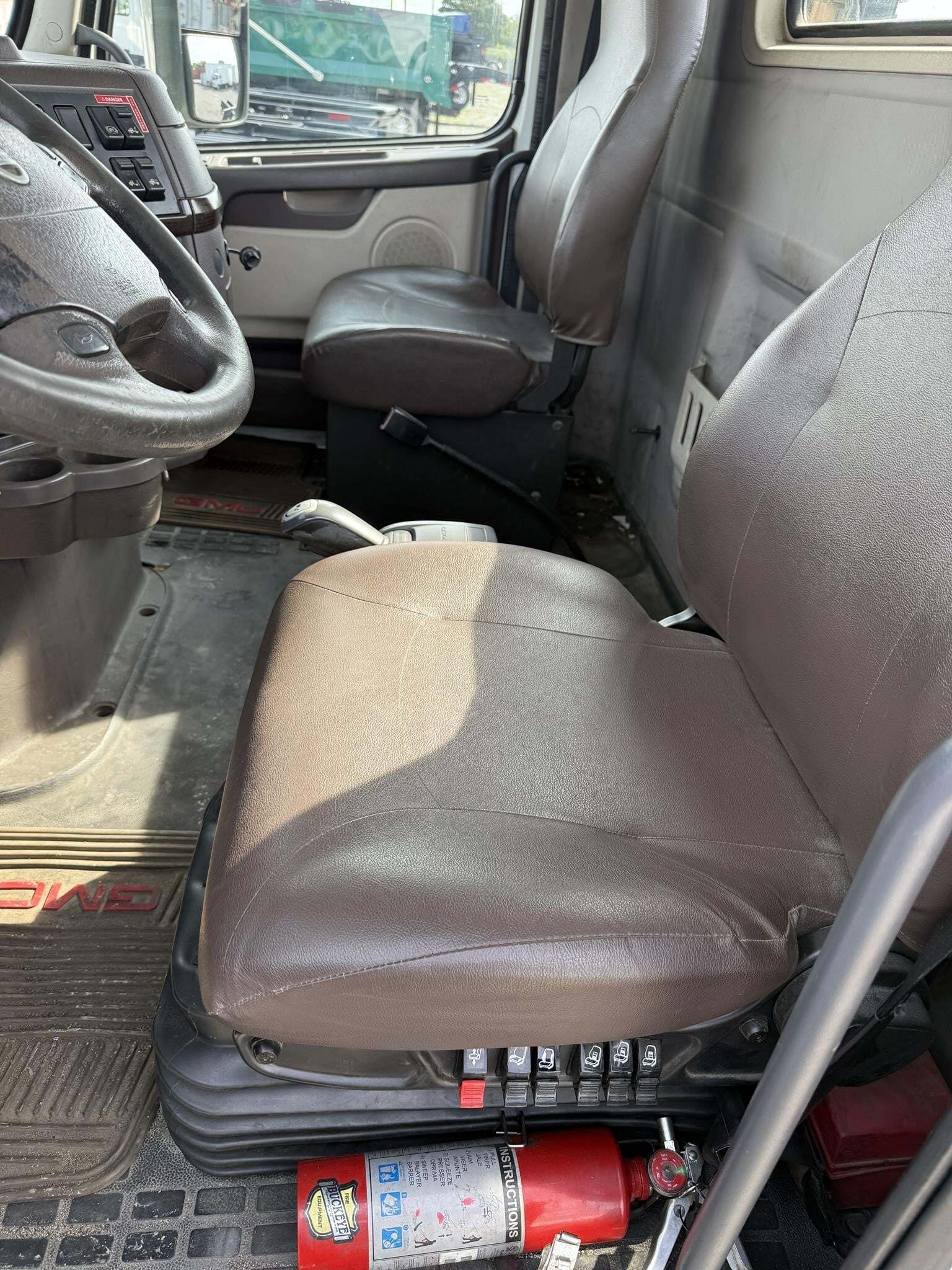 2014 Volvo VNL64T300