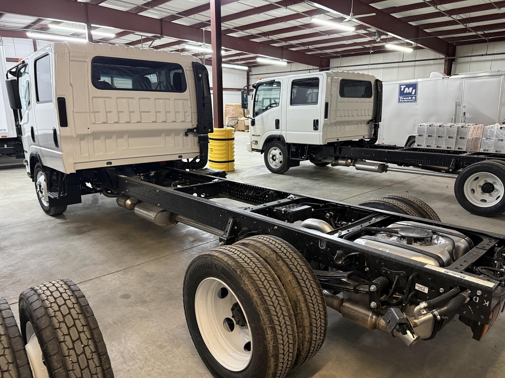 2027 Isuzu NPR HD