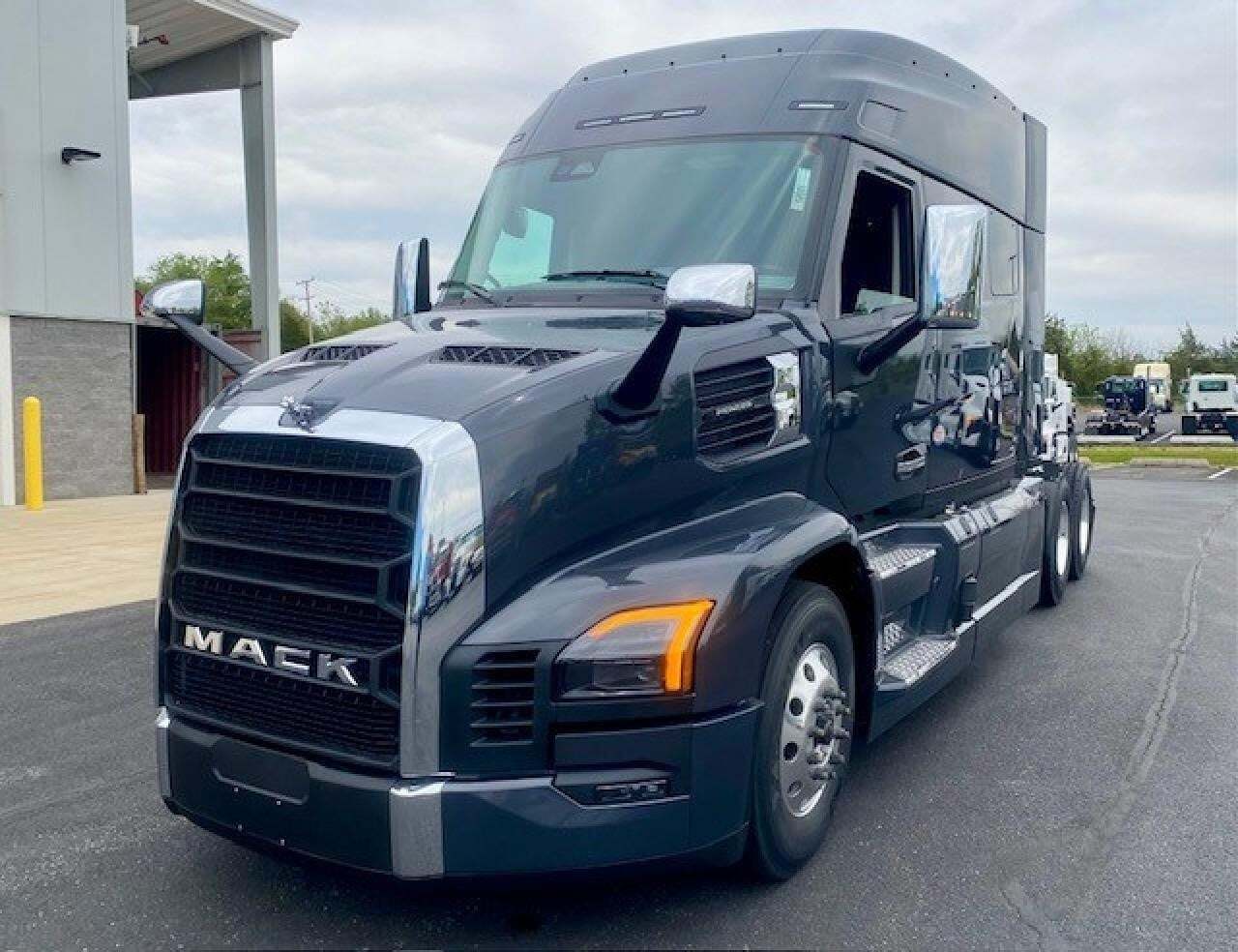 2027 Mack PIONEER