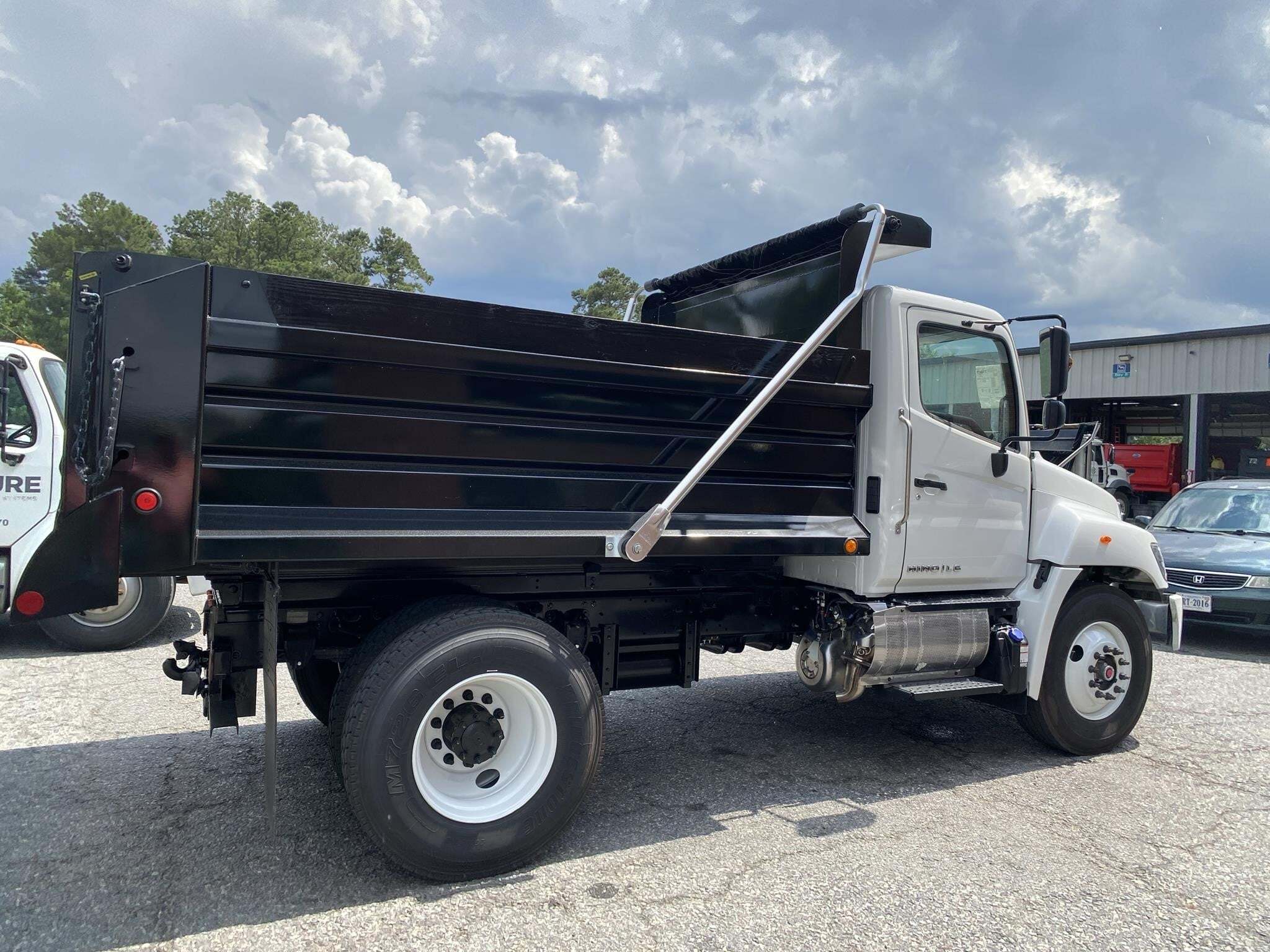 2027 Hino L6