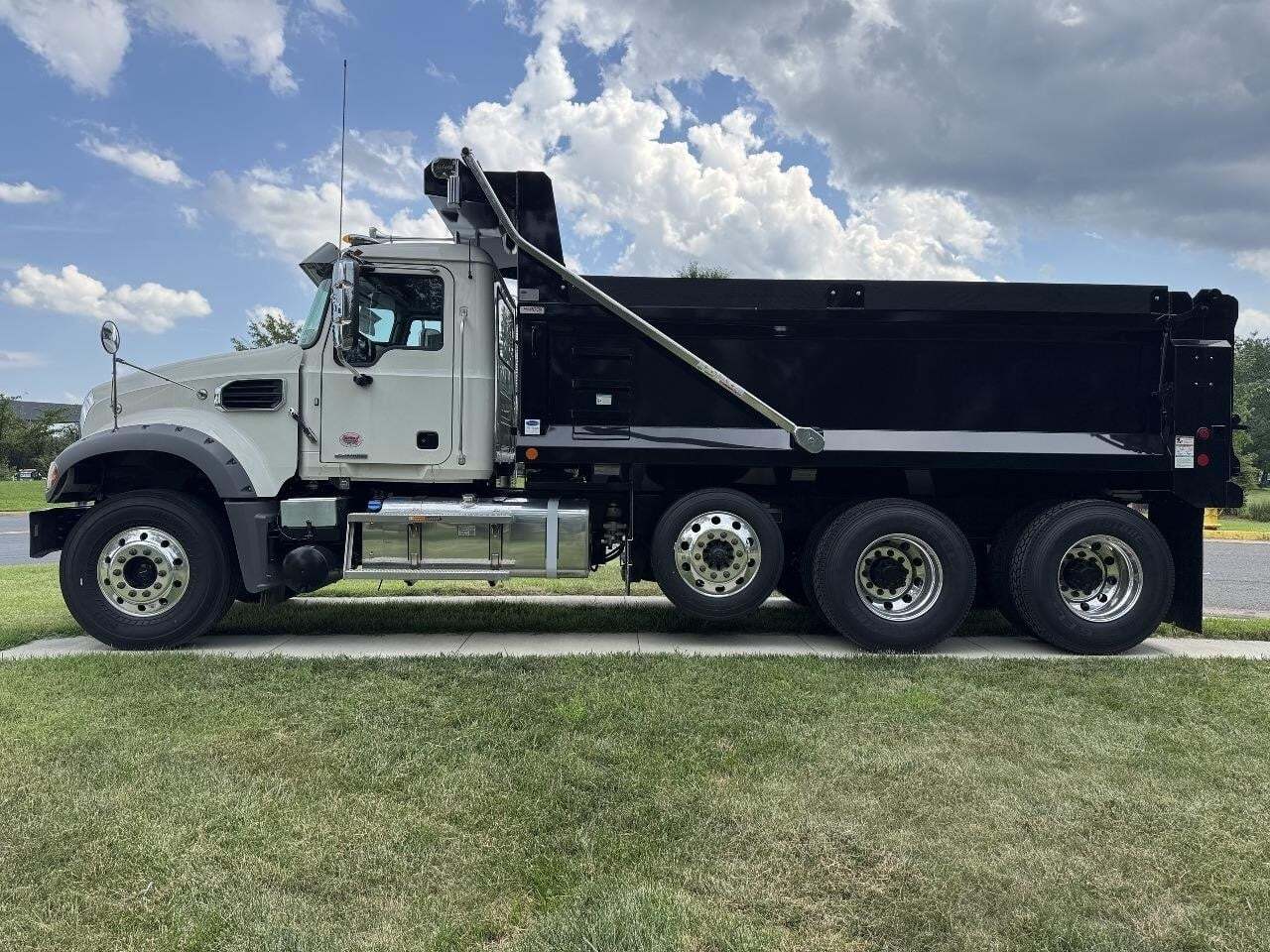 2026 Mack GRANITE