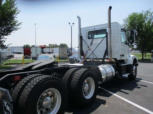 2018 Volvo VHD64FT300