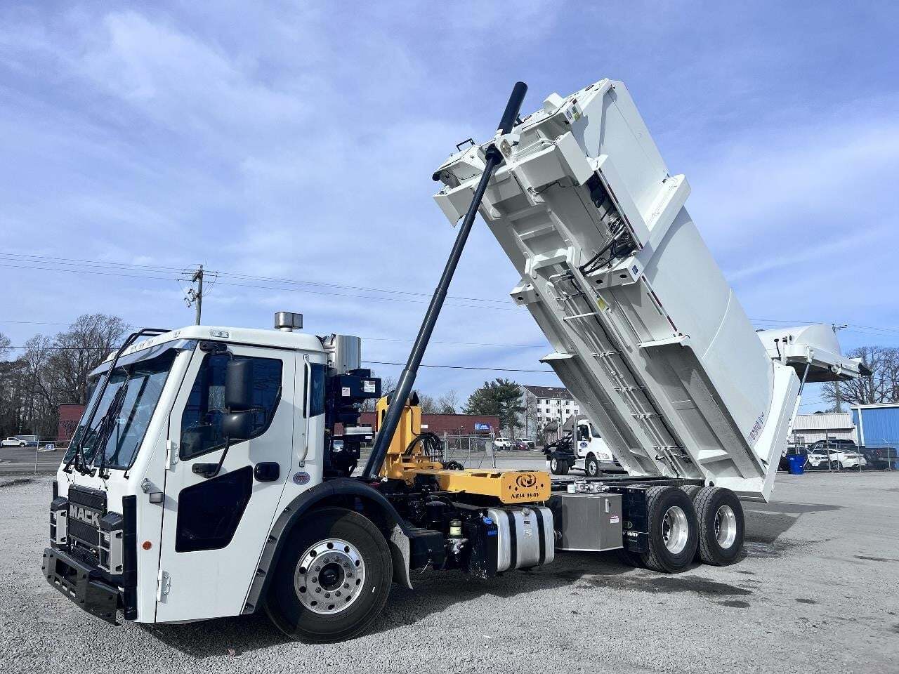 2026 Mack LR613