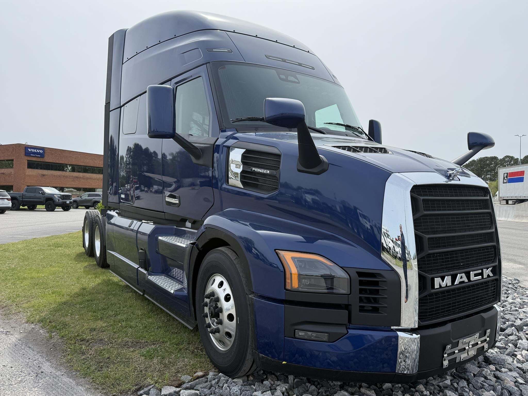 2027 Mack PIONEER