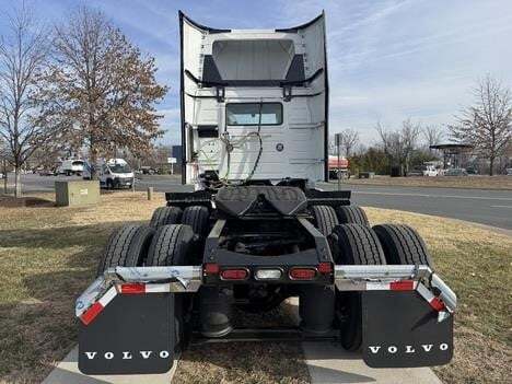 2026 Volvo VNR64T300