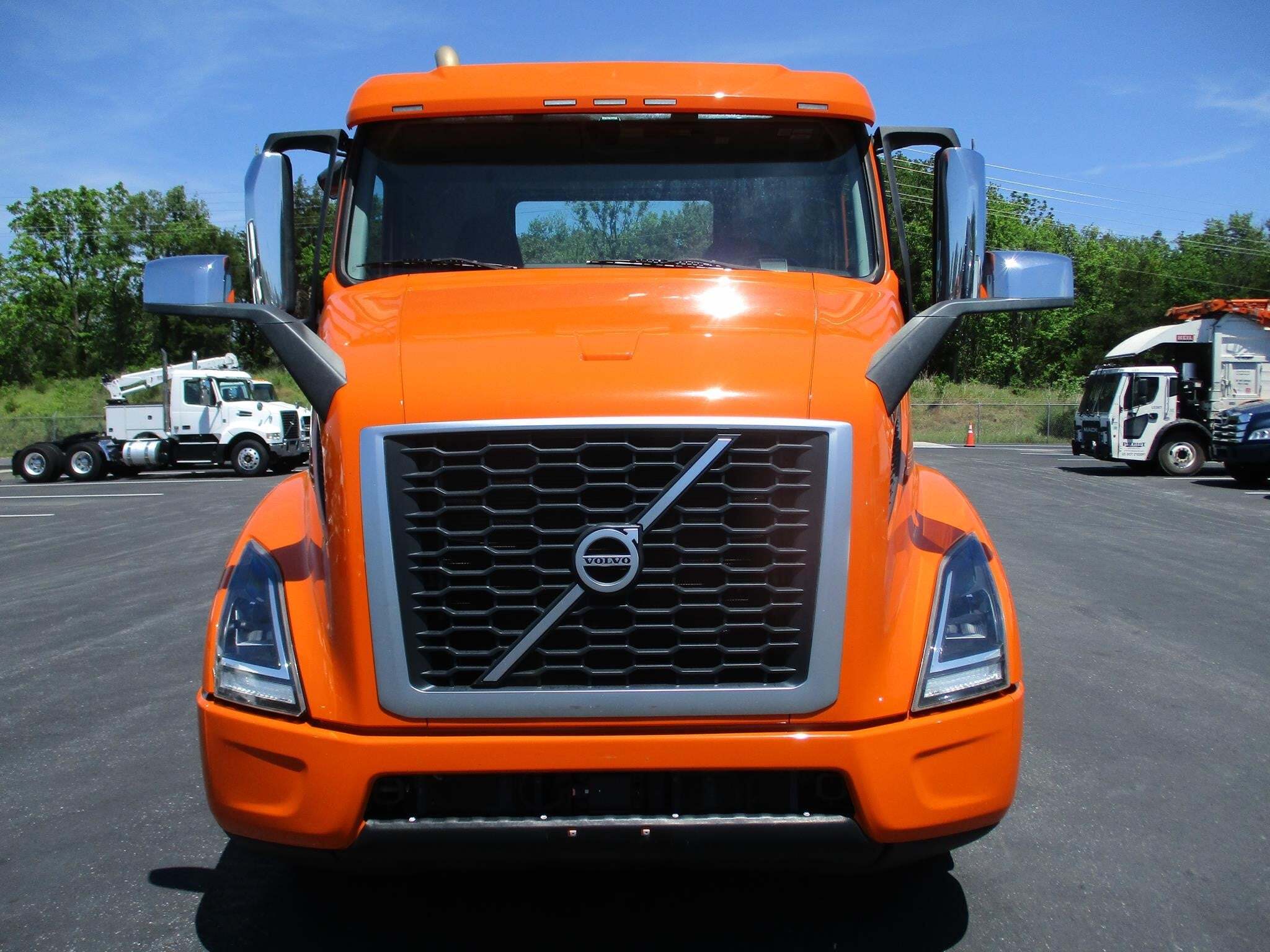 2022 Volvo VNR64T300