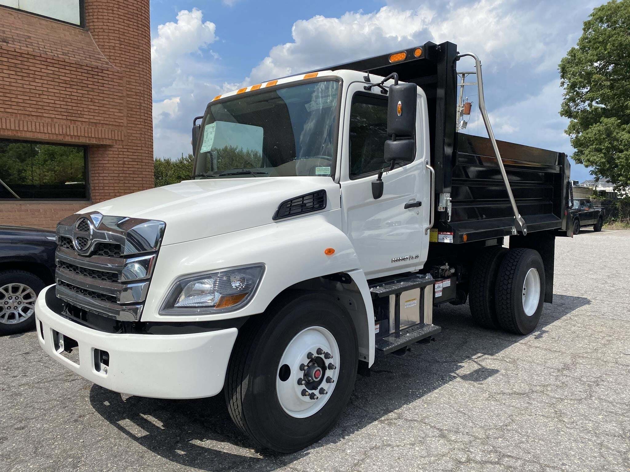 2027 Hino L6
