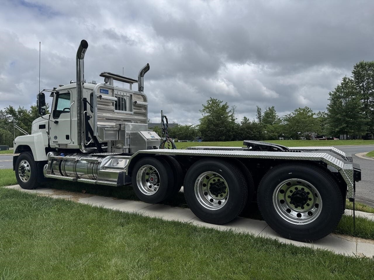2025 Mack PINNACLE