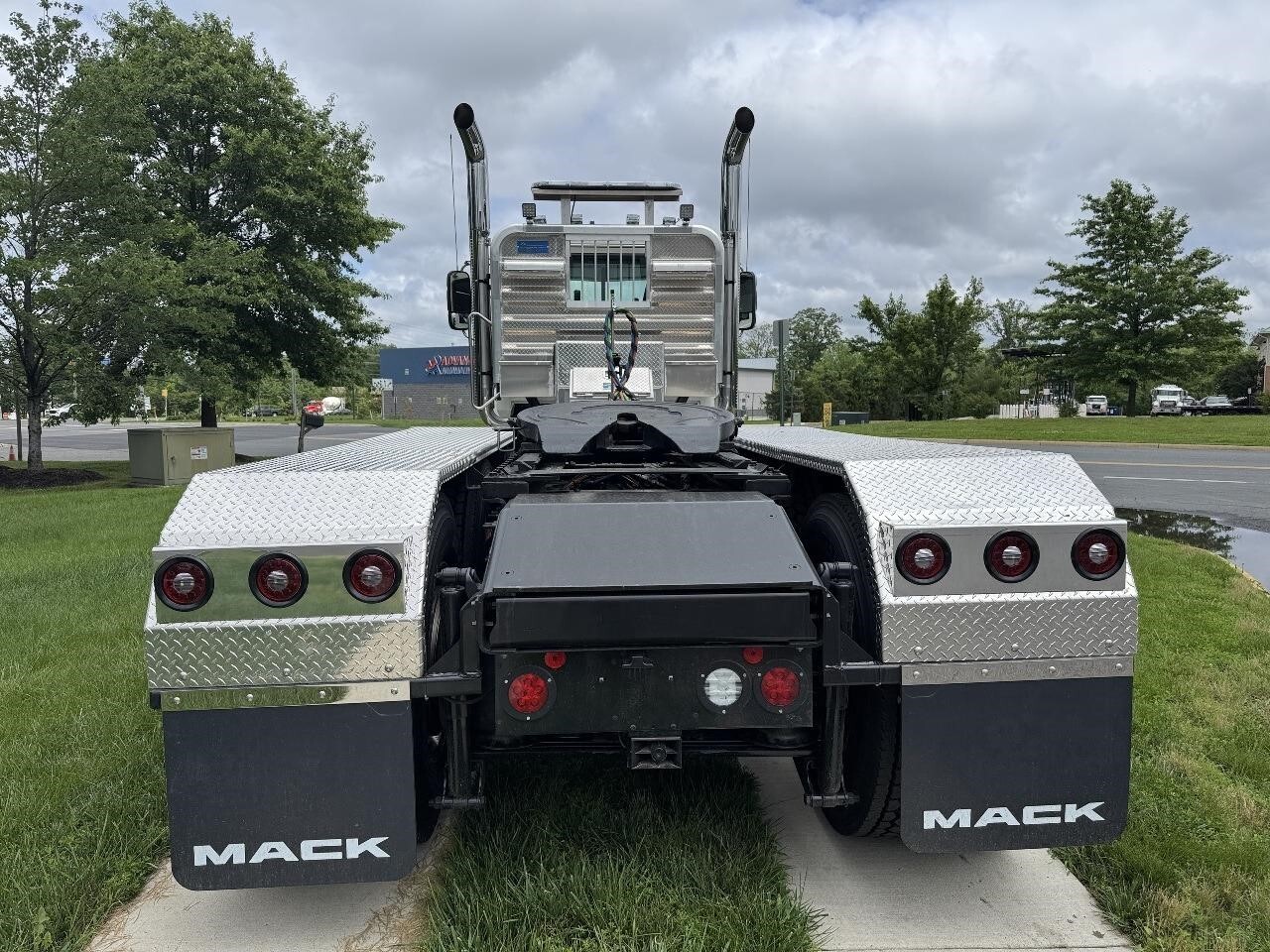 2025 Mack PINNACLE