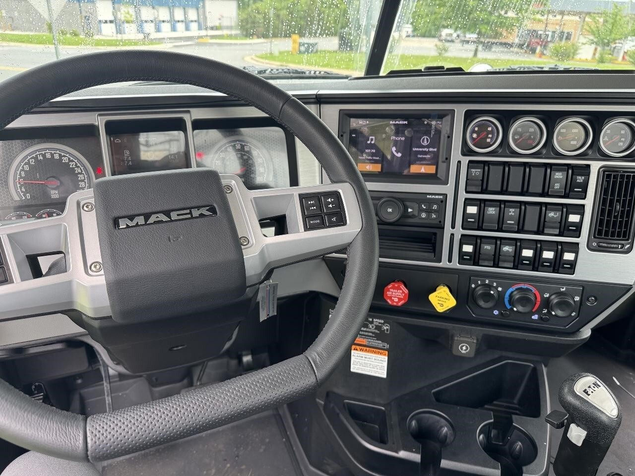 2025 Mack PINNACLE