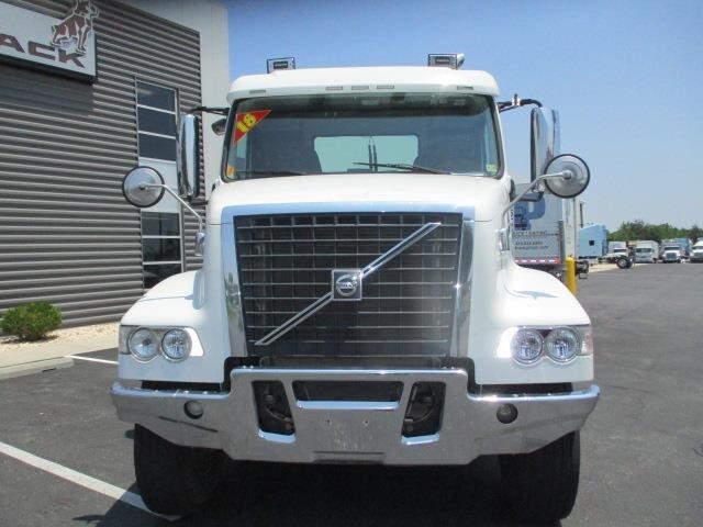 2018 Volvo VHD64FT300