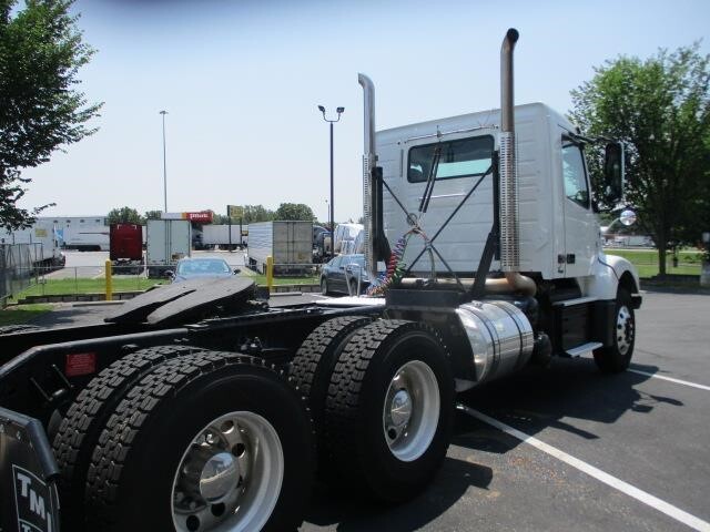 2018 Volvo VHD64FT300