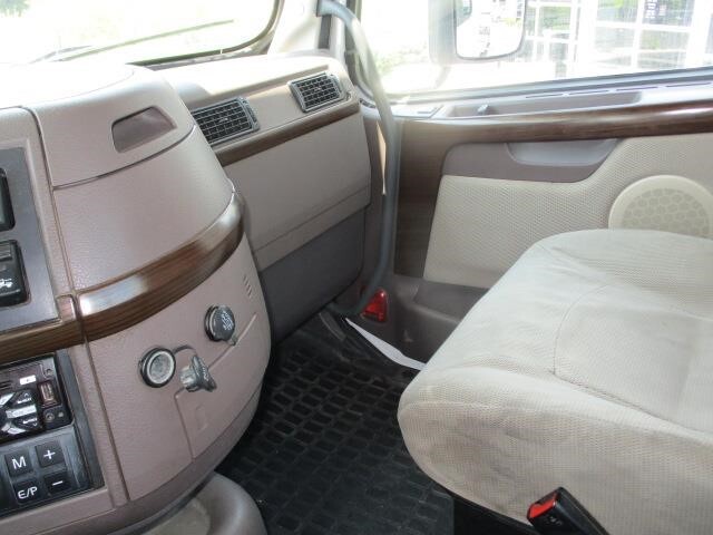 2018 Volvo VHD64FT300
