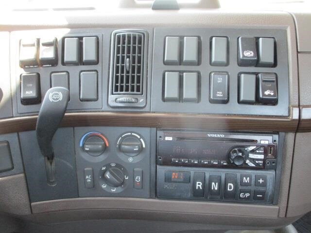 2018 Volvo VHD64FT300