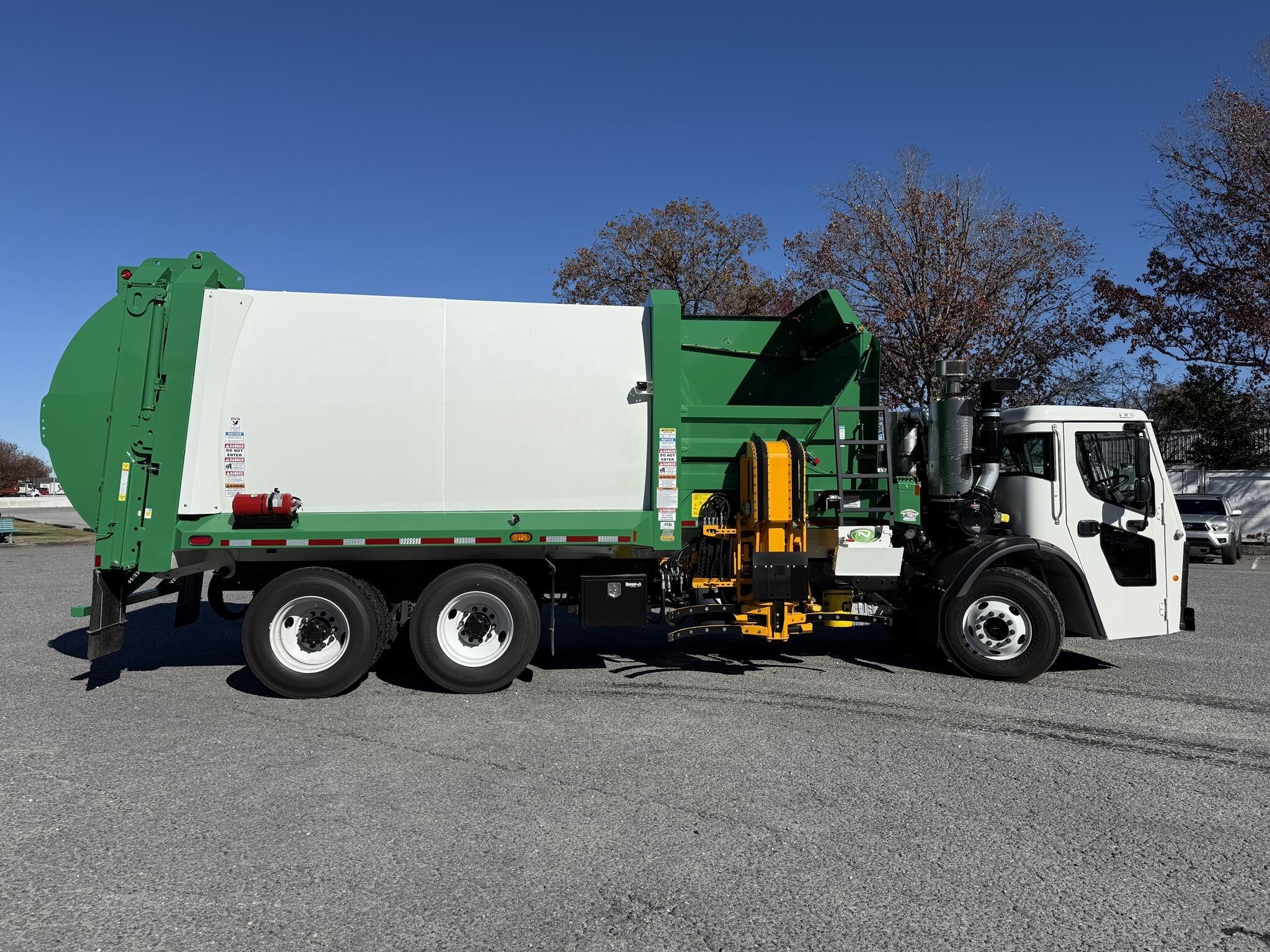 Photo of 2026 Mack LR64R