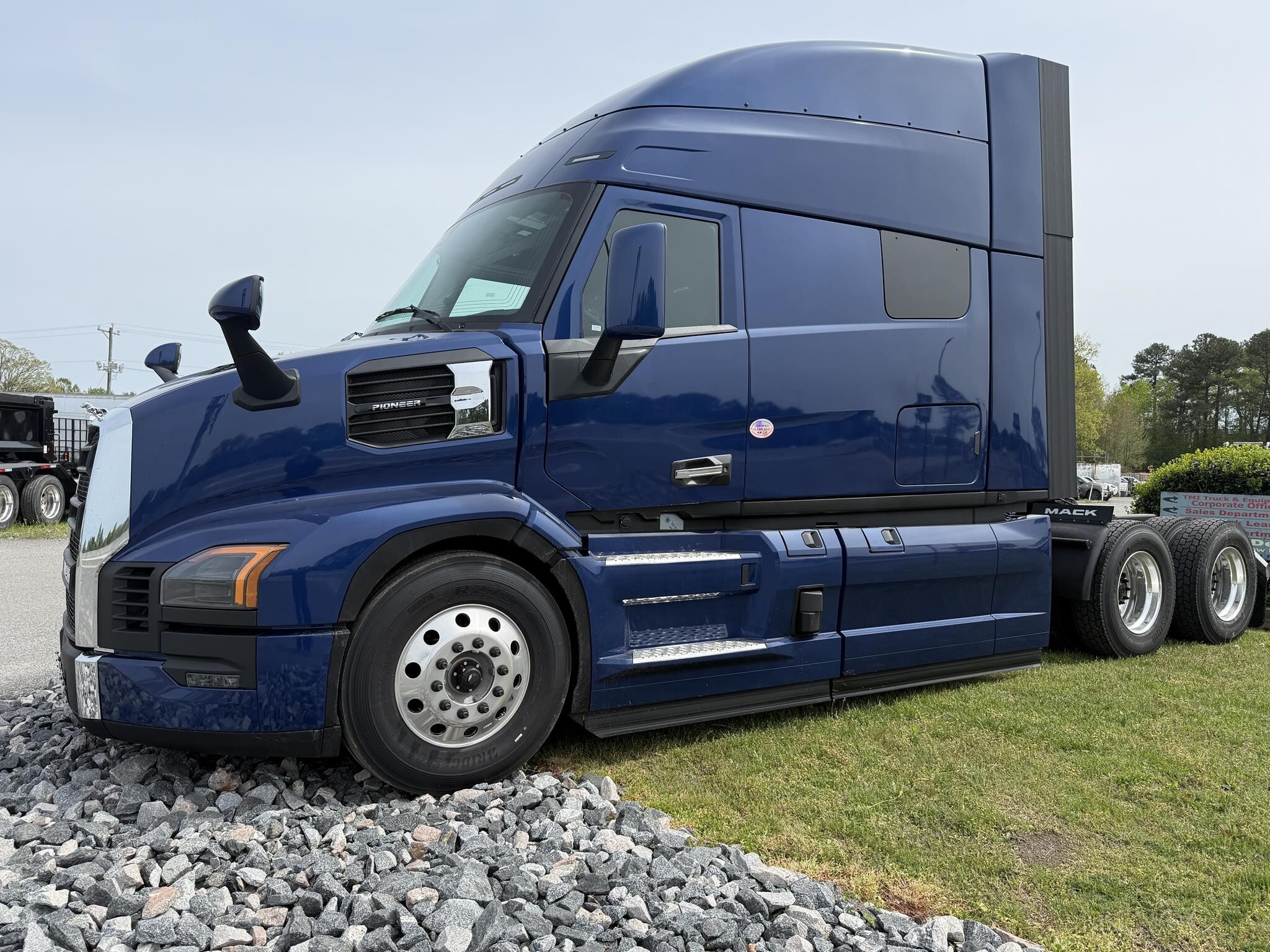 Photo of 2027 Mack PIONEER