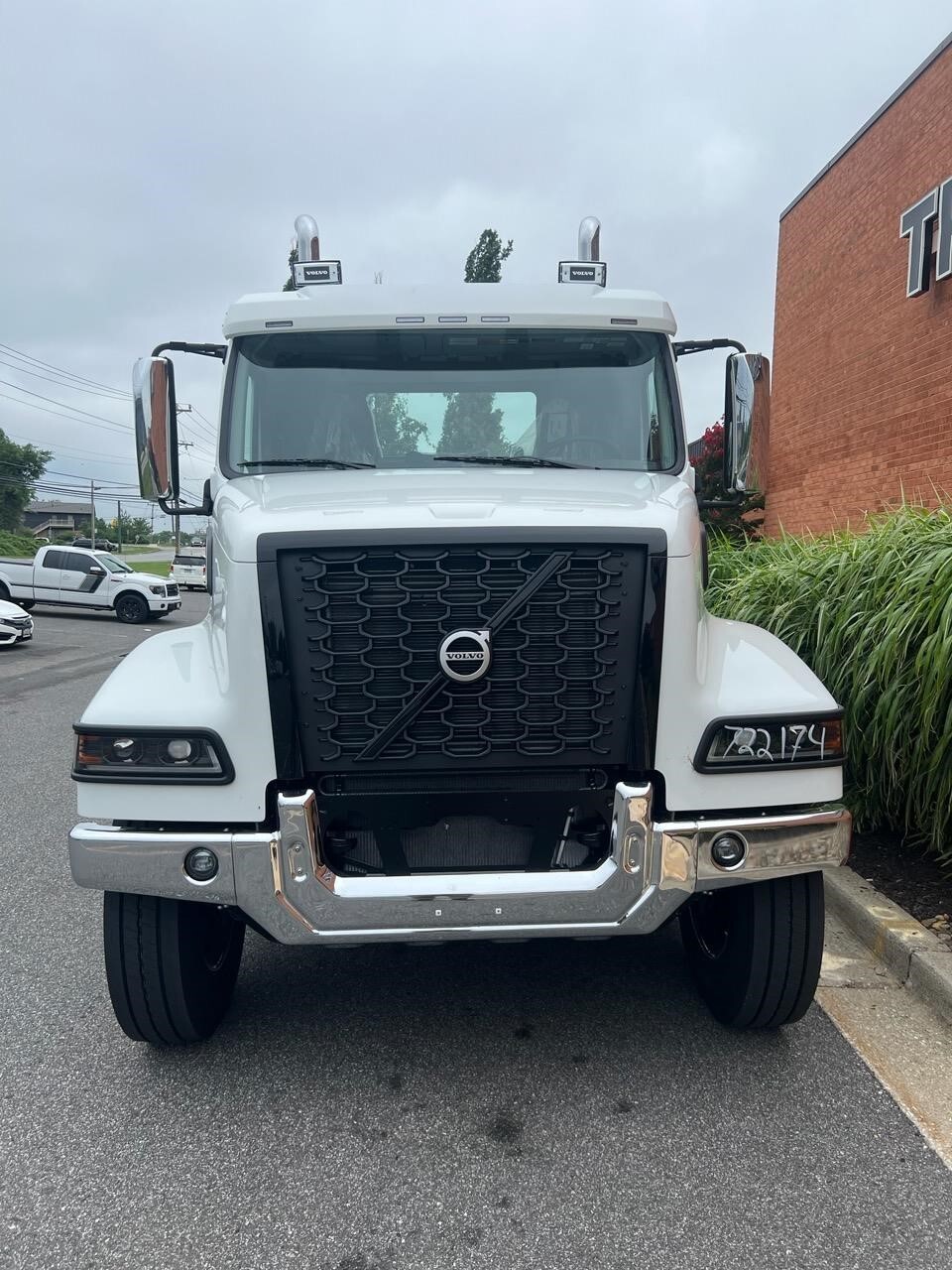 2027 Volvo VHD64FT300