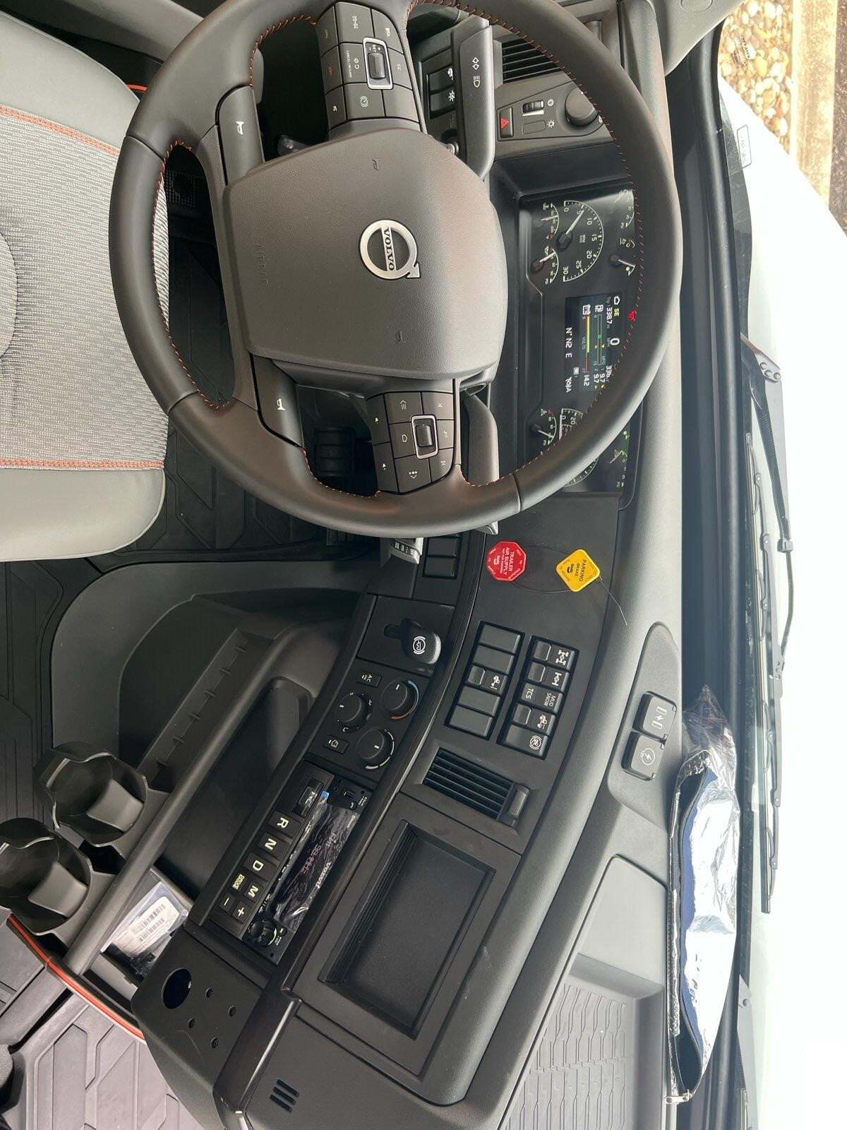 2027 Volvo VHD64FT300