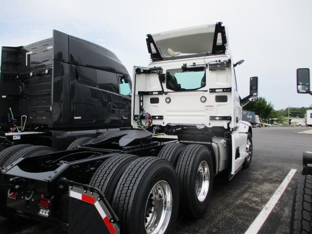 2027 Mack PIONEER