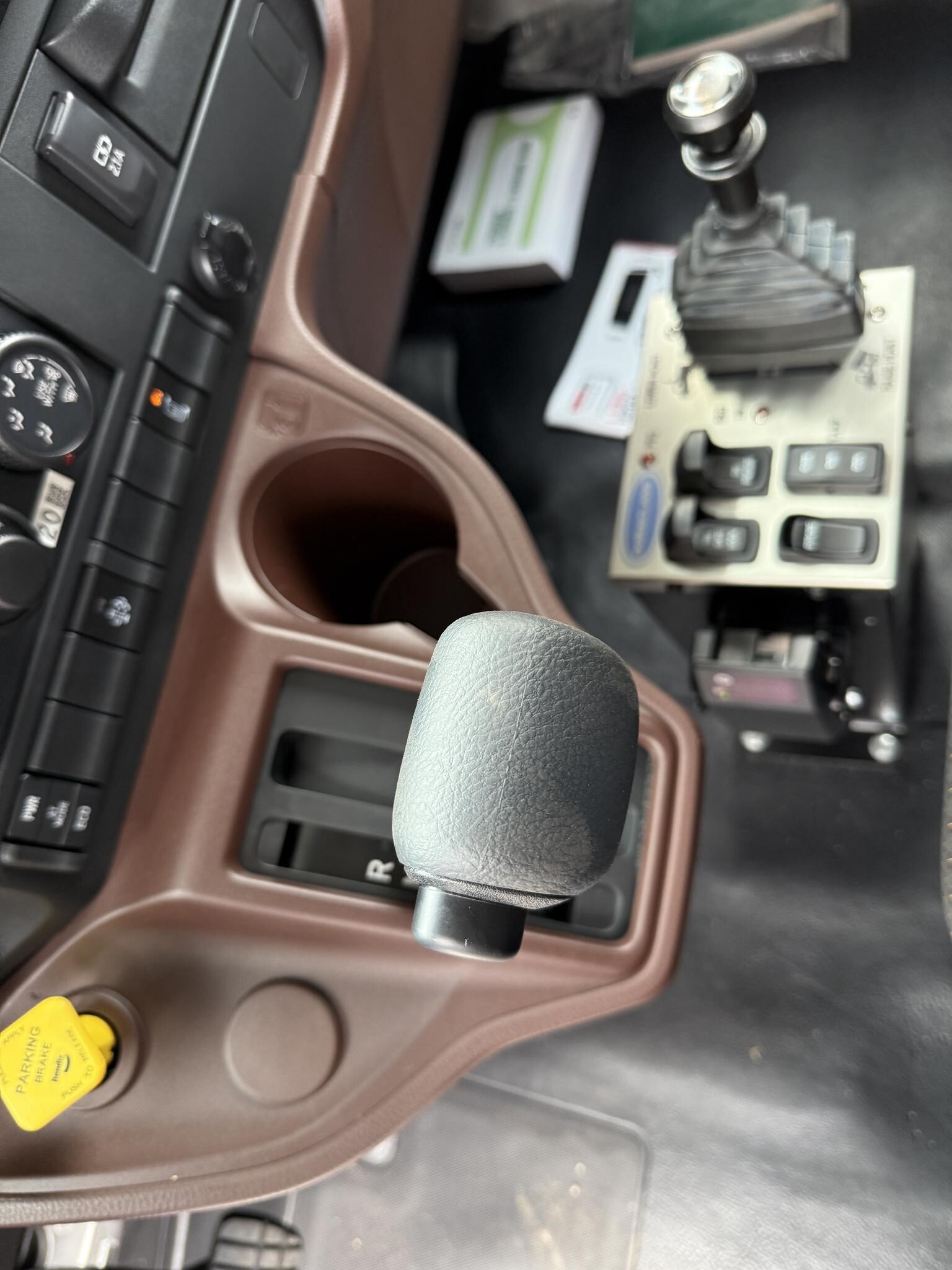 2027 Hino L6