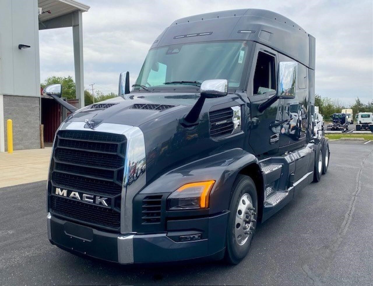 Photo of 2027 Mack PIONEER