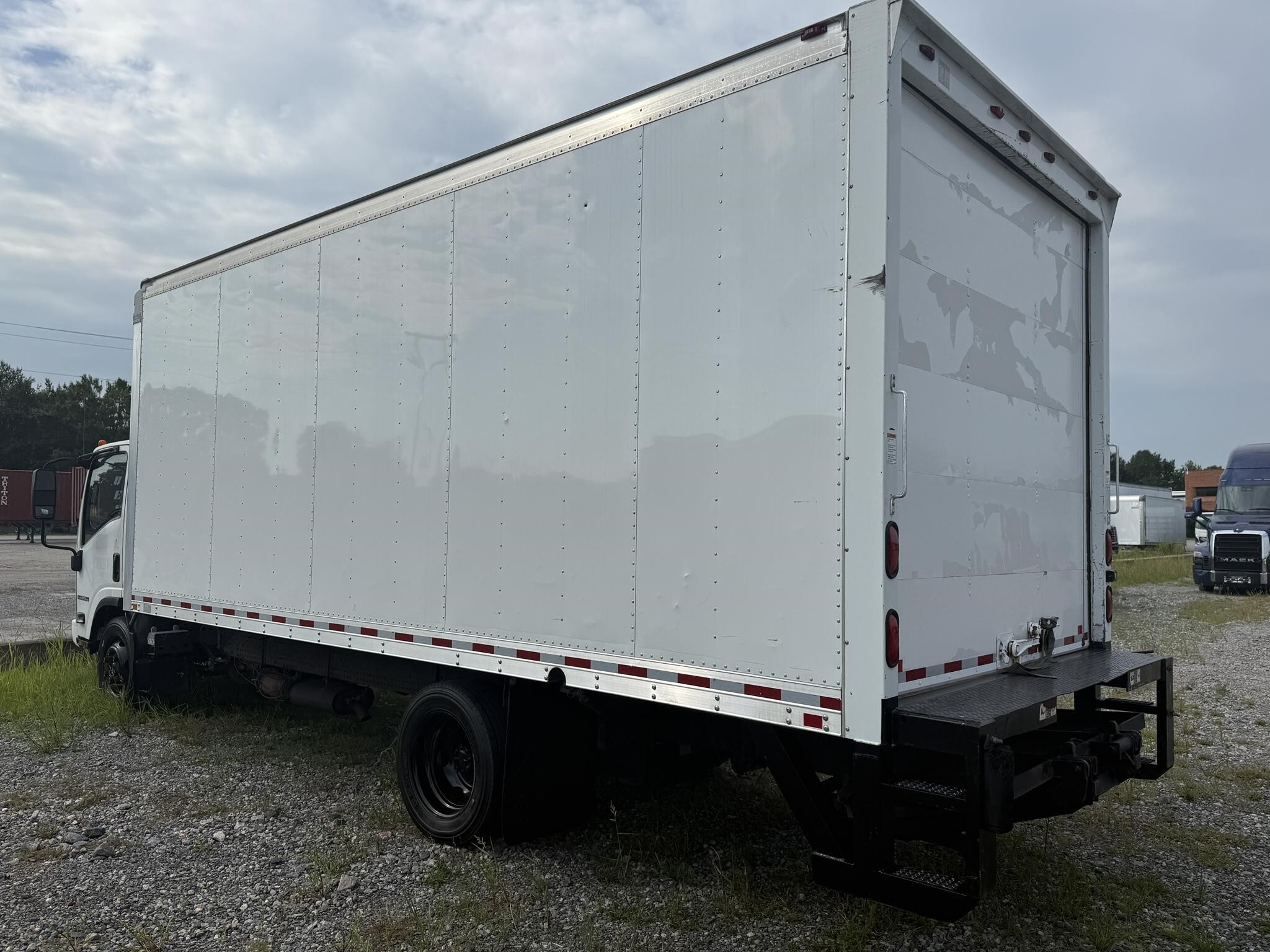 2016 Isuzu NPR HD