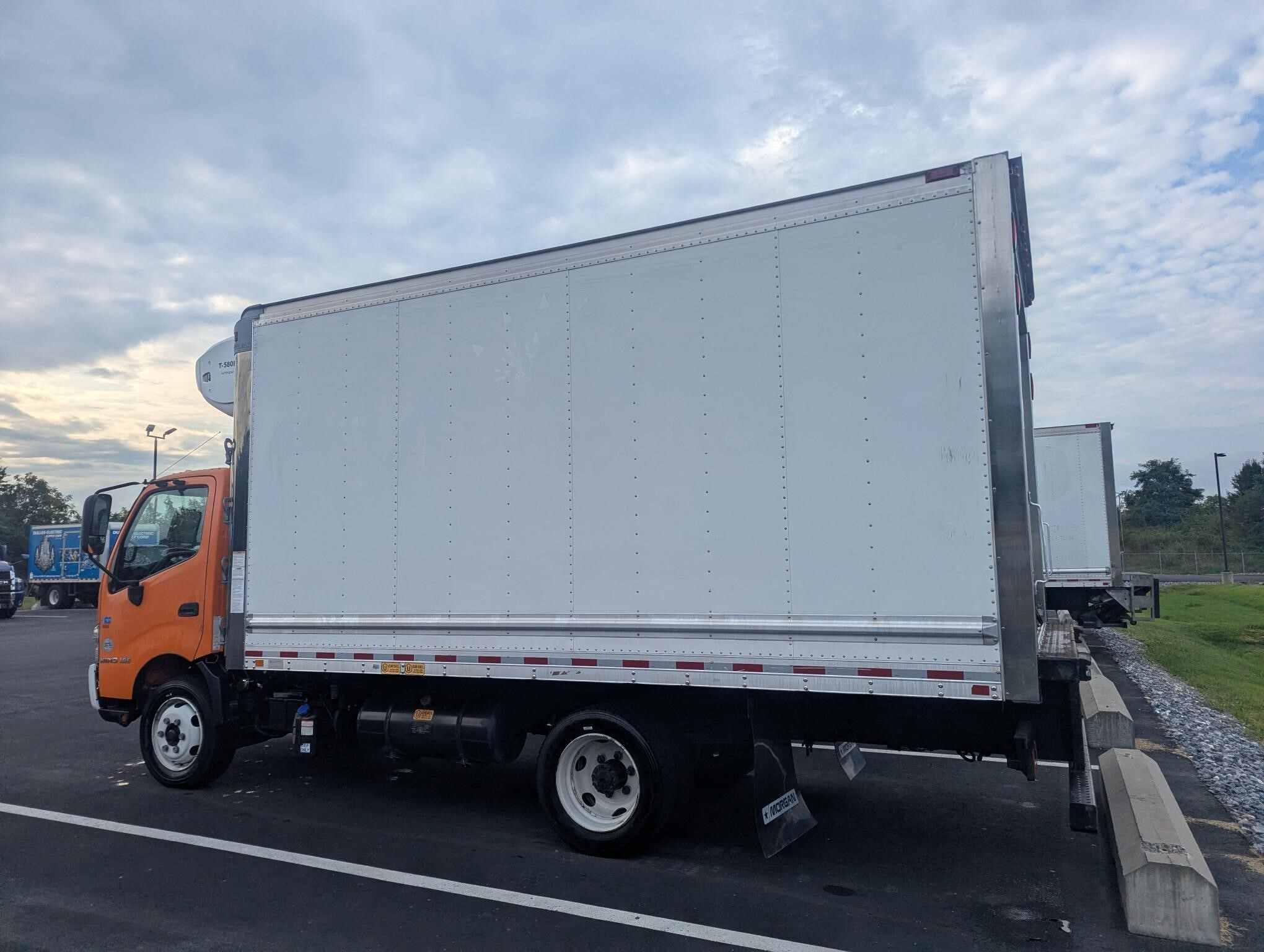 2019 Hino 195