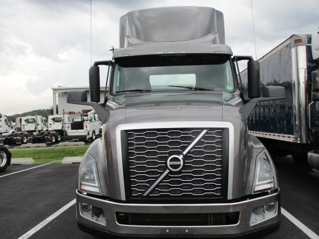 2024 Volvo VNL64T300