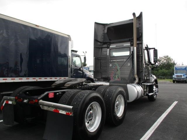 2024 Volvo VNL64T300
