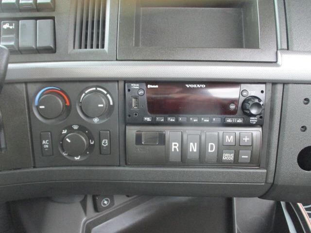 2024 Volvo VNL64T300